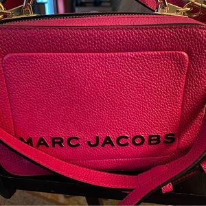 Marc Jacobs mini box crossbody in like new condition.. se photo for size.